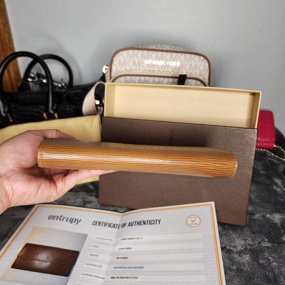 LV wallet Epi Leather - Picture 4 of 7